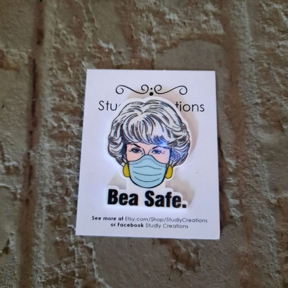 Studlycreations Bea Safe Pin